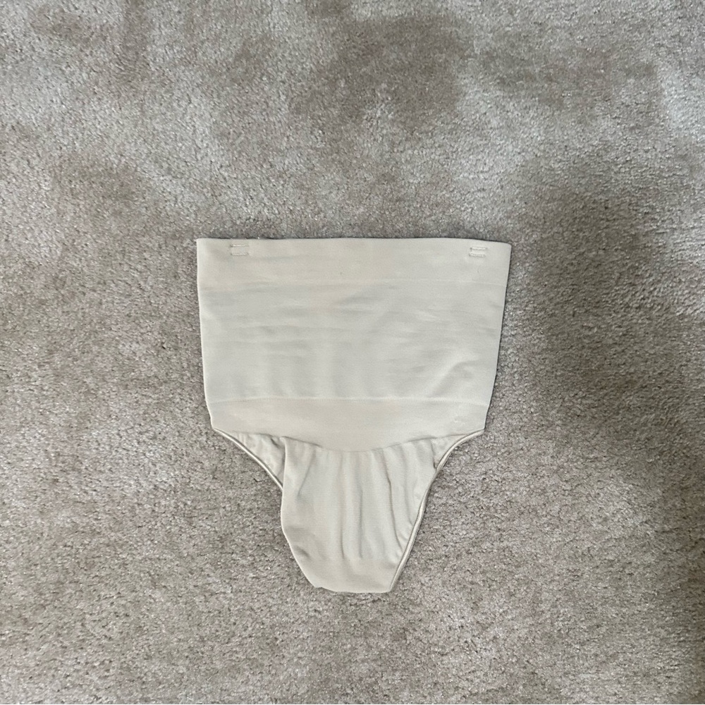 SKIMS high waisted tummy control thong NWOT
